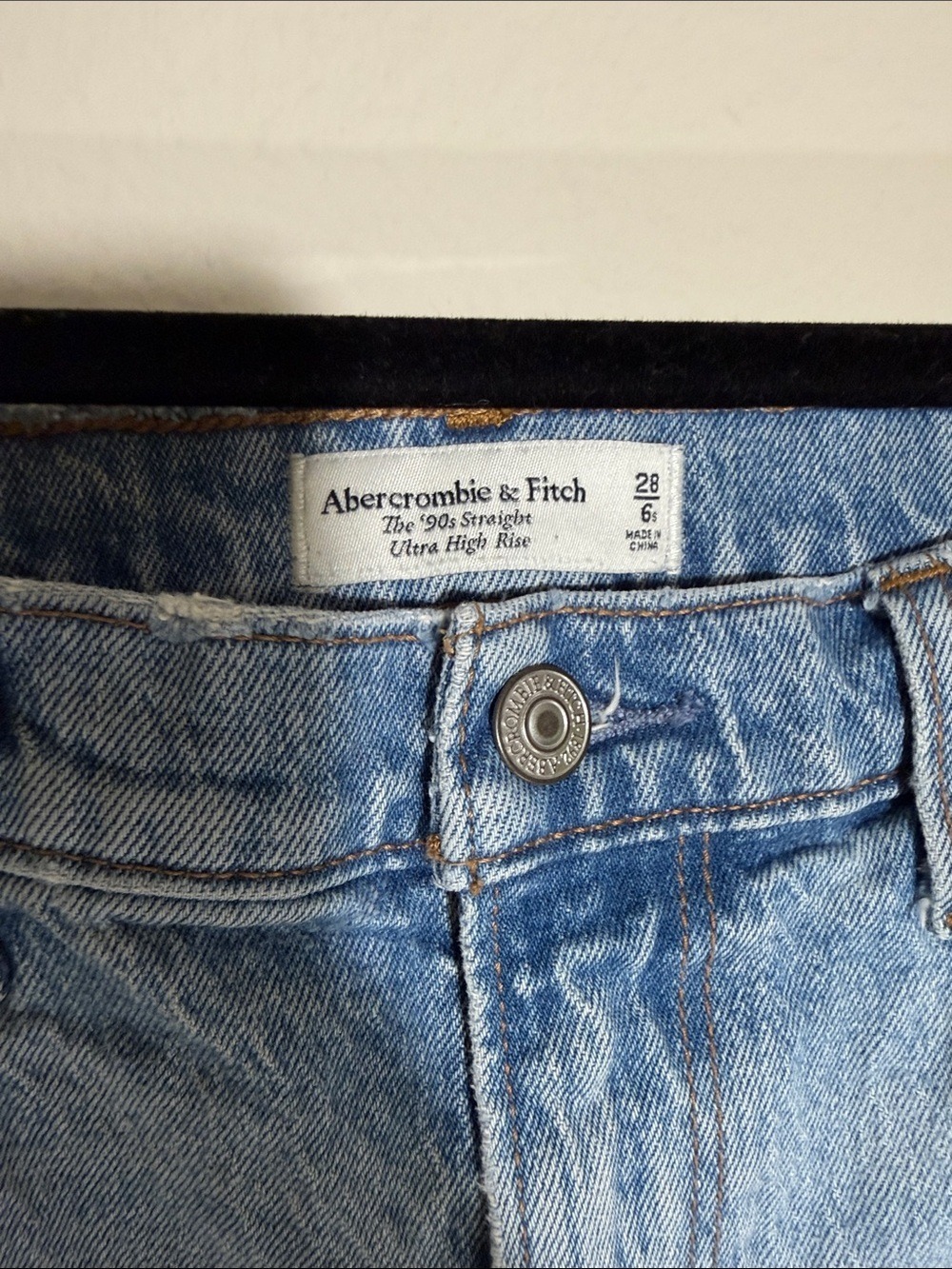 Abercrombie & Fitch Light Blue High-Rise Wide Leg Jeans - Picture 2 of 7